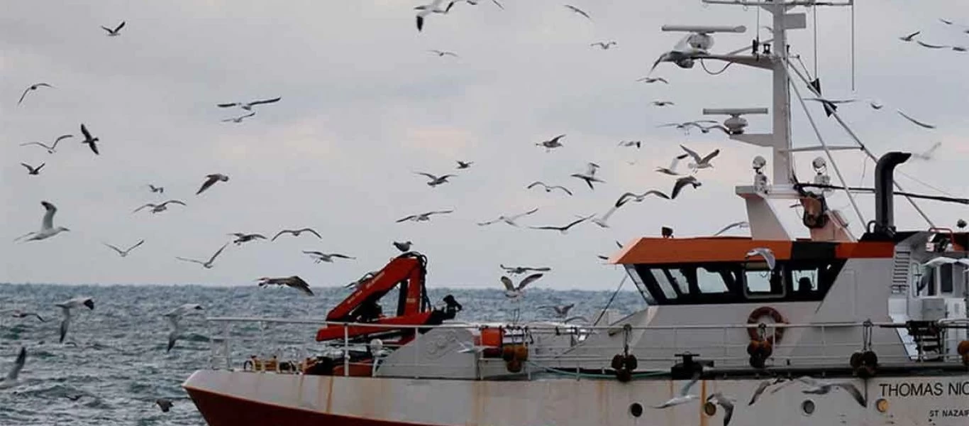 Εγγύηση 150.000 ευρώ ζητούν οι Γάλλοι για να αφήσουν ελεύθερο το Βρετανικό αλιευτικό!